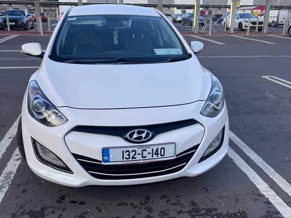 Hyundai i30 Estate/Jeep, Diesel, 2013, White