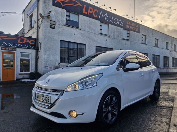 Peugeot 208 Hatchback, Petrol, 2014, White