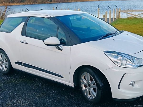 Citroen DS 3 Hatchback, Petrol, 2015, White