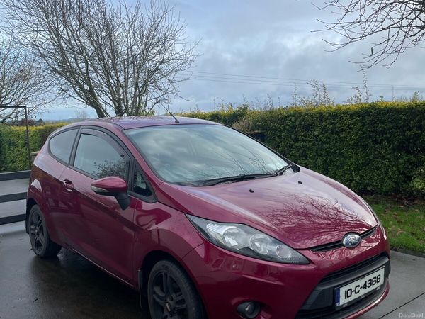 Ford Fiesta Hatchback, Petrol, 2010, Red