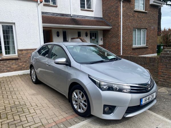 Toyota Corolla Saloon, Diesel, 2014, Silver