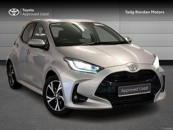 Toyota Yaris Hatchback, Petrol Hybrid, 2025, Silver