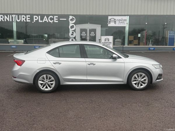 Skoda Octavia Saloon, Diesel, 2022, Grey