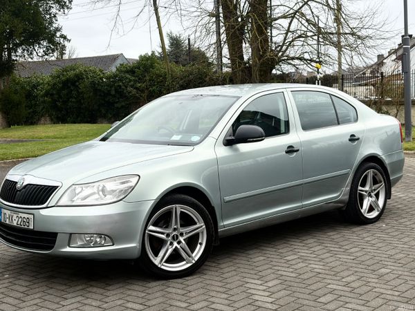 Skoda Octavia Hatchback, Petrol, 2010, Green