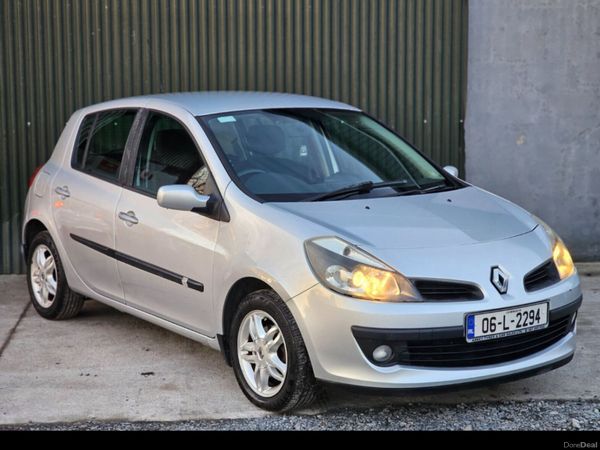 Renault Clio Hatchback, Petrol, 2006, Silver