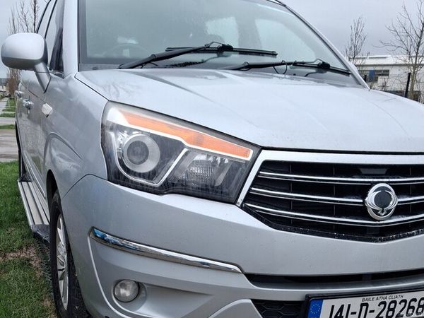 SsangYong Rodius MPV, Diesel, 2014, Silver