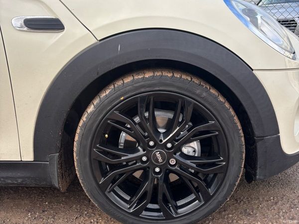 Mini Cooper Hatchback, Diesel, 2014, White