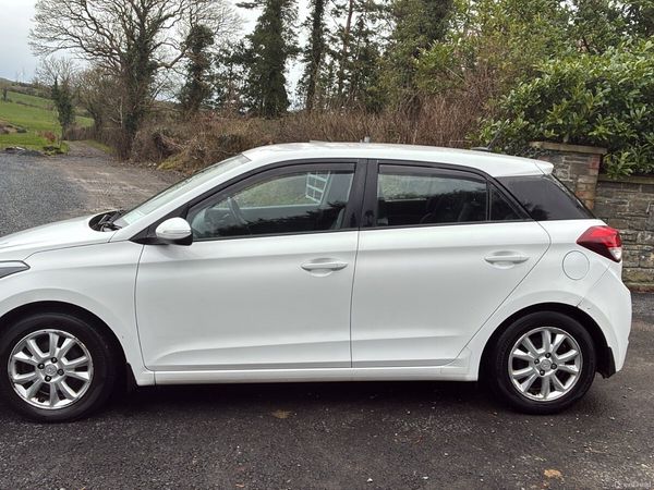 Hyundai i20 Hatchback, Diesel, 2016, White