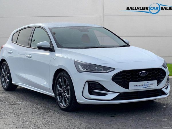 Ford Focus Hatchback, Petrol Hybrid, 2025, White