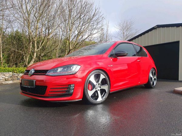 Volkswagen Golf Estate, Petrol, 2014, Red