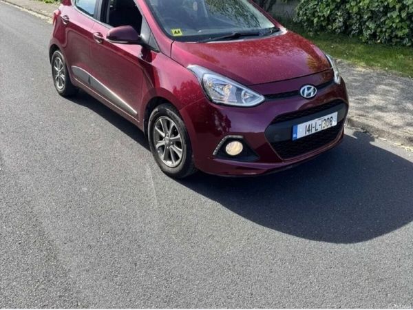 Hyundai i10 Hatchback, Petrol, 2014, Red