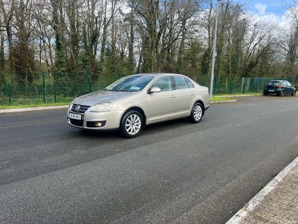 Volkswagen Jetta Saloon, Petrol, 2008, Beige