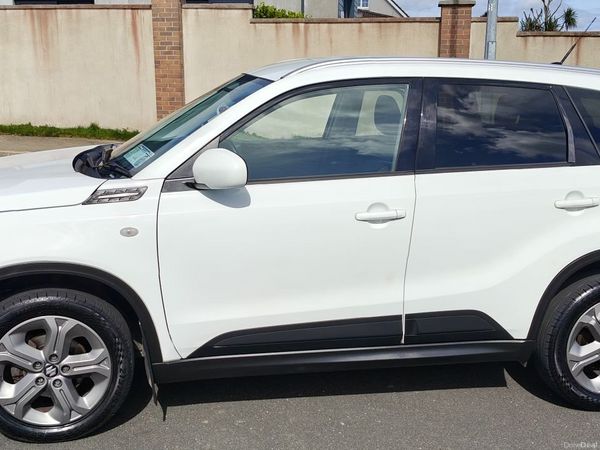 Suzuki Vitara SUV, Diesel, 2017, White