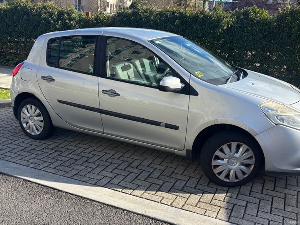 Renault Clio Hatchback, Ethanol Petrol, 2010, Silver