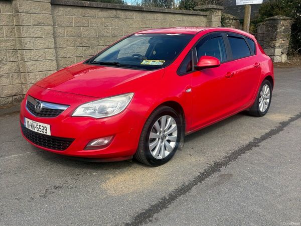 Vauxhall Astra Hatchback, Diesel, 2010, Red