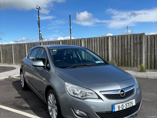 Opel Astra Hatchback, Diesel, 2011, Silver