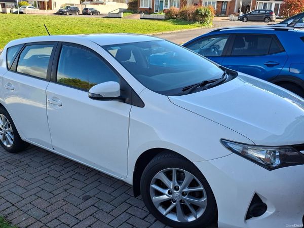 Toyota Auris Hatchback, Diesel, 2013, White