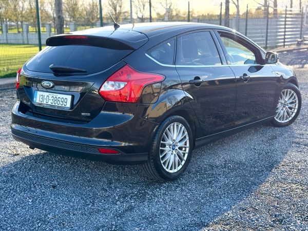 Ford Focus Hatchback, Petrol, 2013, Black