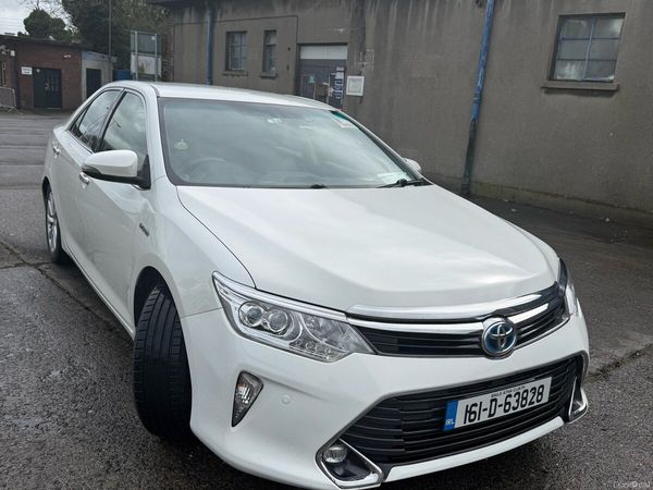 Toyota Camry Saloon, Petrol Hybrid, 2016, White
