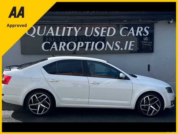 Skoda Octavia Hatchback, Diesel, 2013, White