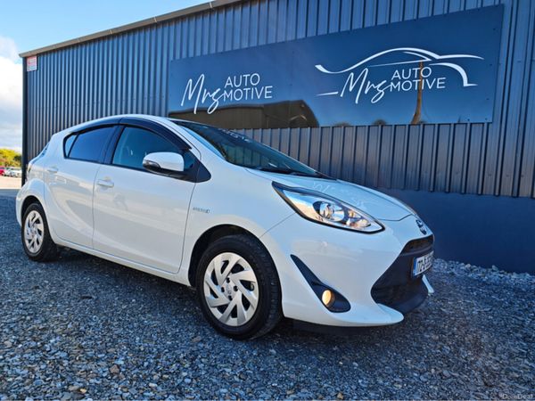 Toyota Aqua Hatchback, Petrol Hybrid, 2017, White