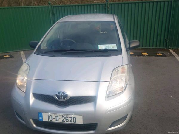 Toyota Yaris Hatchback, Petrol, 2010, Silver