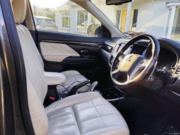 Mitsubishi Outlander SUV, Petrol Plug-in Hybrid, 2016, Brown