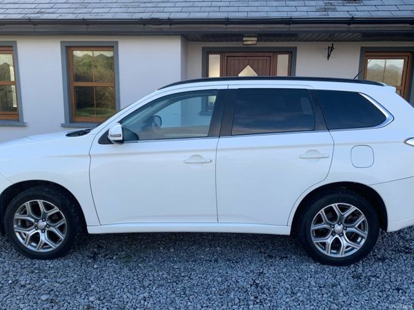 Mitsubishi Outlander SUV, Petrol Plug-in Hybrid, 2014, White