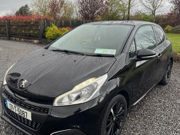 Peugeot 208 Hatchback, Petrol, 2017, Black