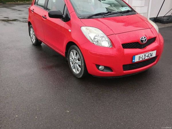 Toyota Yaris Hatchback, Petrol, 2011, Red