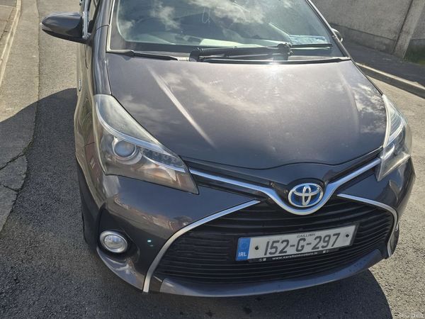 Toyota Yaris Hatchback, Petrol Hybrid, 2015, Grey