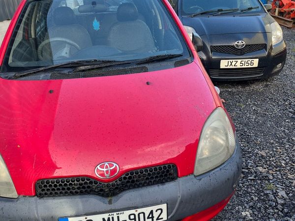 Toyota Yaris Hatchback, Petrol, 2000, Red