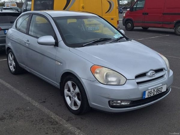Hyundai Accent Hatchback, Petrol, 2009, Silver