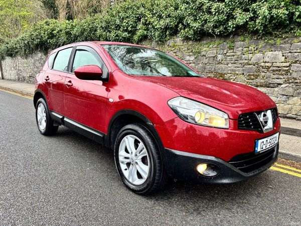 Nissan Qashqai Hatchback, Diesel, 2012, Red