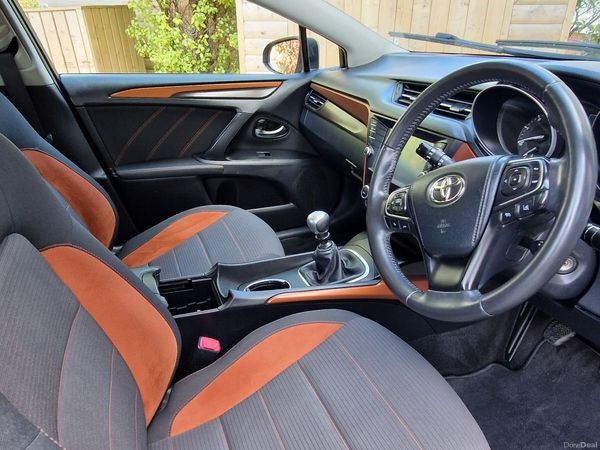 Toyota Avensis Saloon, Diesel, 2016, Bronze