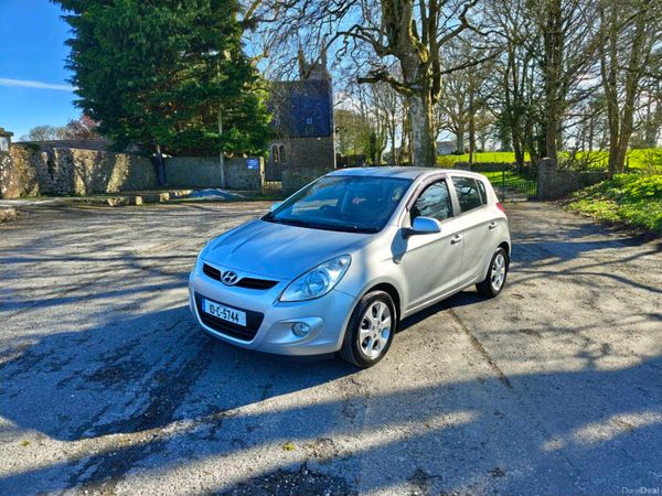 Hyundai i20 Hatchback, Petrol, 2010, Silver
