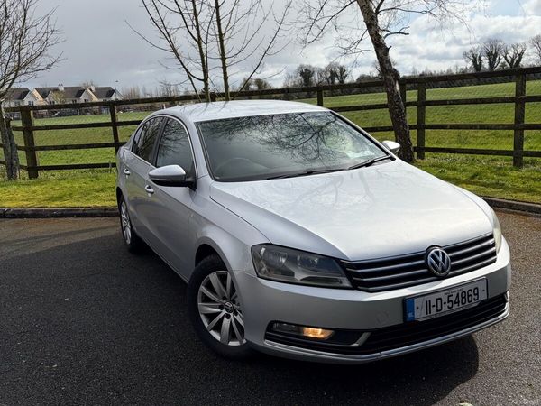 Volkswagen Passat Saloon, Diesel, 2011, Silver