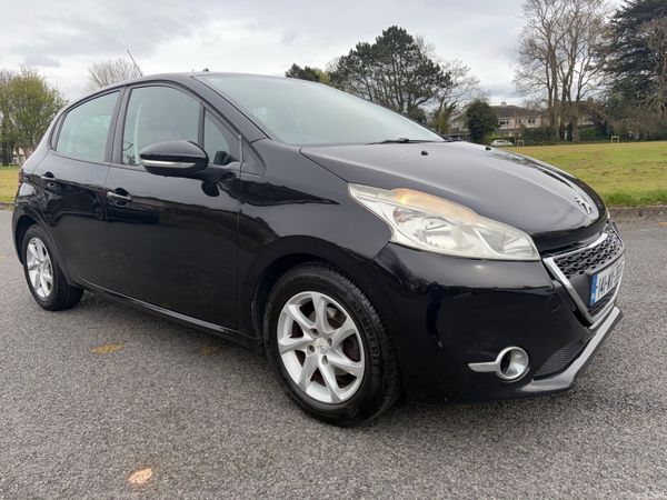 Peugeot 208 Hatchback, Petrol, 2014, Black