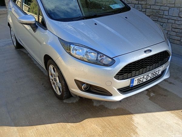Ford Fiesta Hatchback, Petrol, 2016, Silver