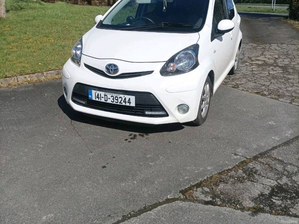 Toyota Aygo Hatchback, Petrol, 2014, White