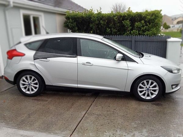 Ford Focus Hatchback, Petrol, 2017, Grey