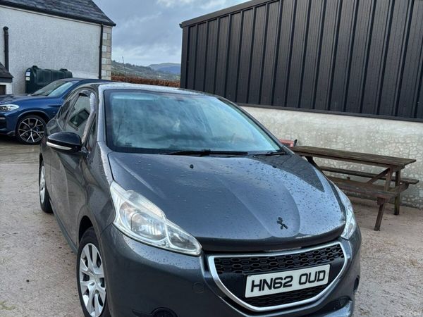 Peugeot 208 Hatchback, Diesel, 2012, Grey