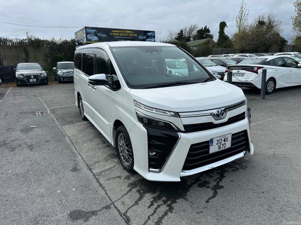 Toyota Voxy Van, Petrol Hybrid, 2021, White