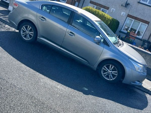 Toyota Avensis Saloon, Petrol, 2010, Grey