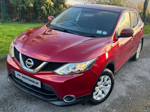 Nissan Qashqai Hatchback, Diesel, 2015, Red