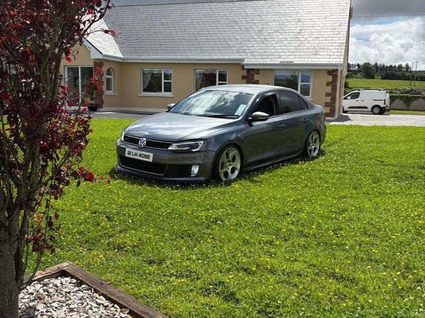 Volkswagen Jetta Saloon, Diesel, 2012, Grey