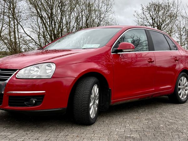 Volkswagen Jetta Saloon, Petrol, 2008, Red