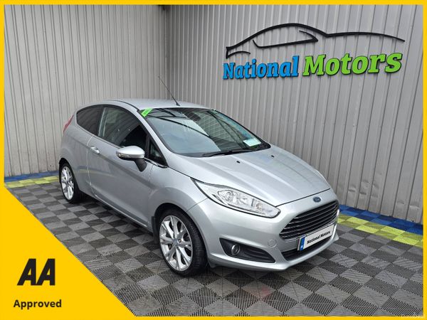 Ford Fiesta Hatchback, Petrol, 2015, Silver