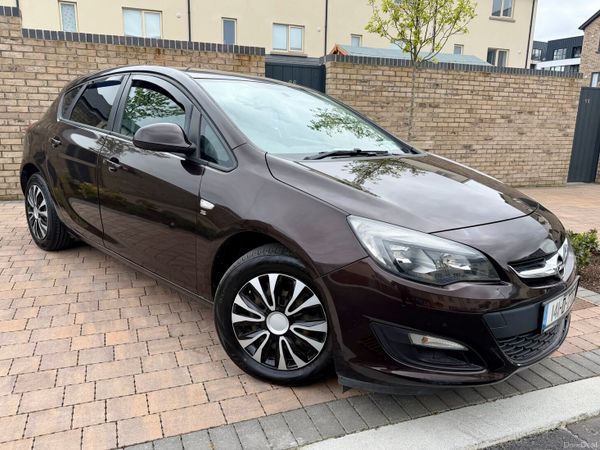Opel Astra Hatchback, Diesel, 2014, Brown