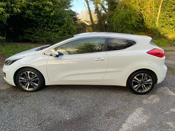 Kia Ceed Hatchback, Diesel, 2013, White